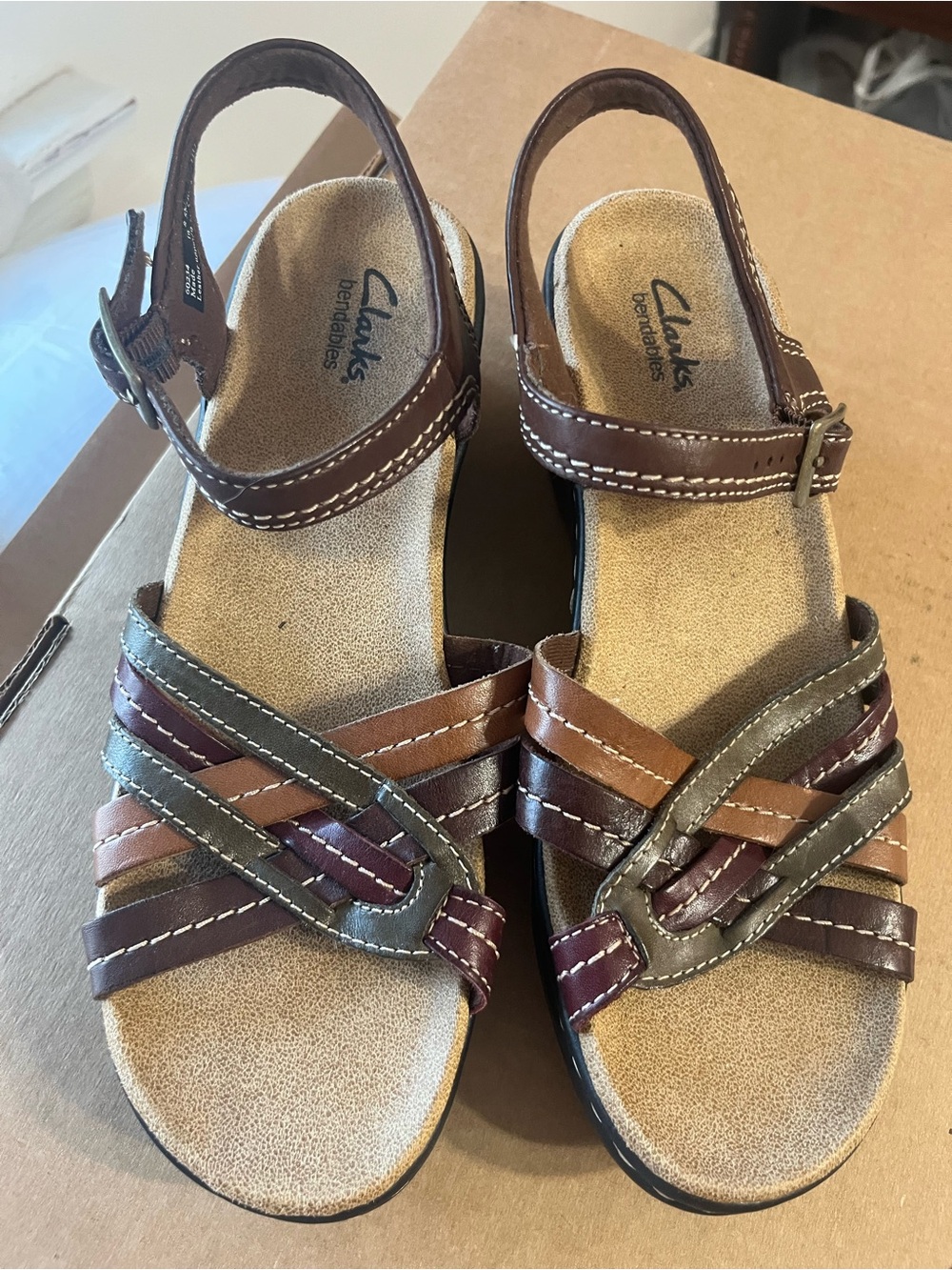 Clark’s nwot women’s leather bendable sandals ankle buckle cushion footbed 8.5